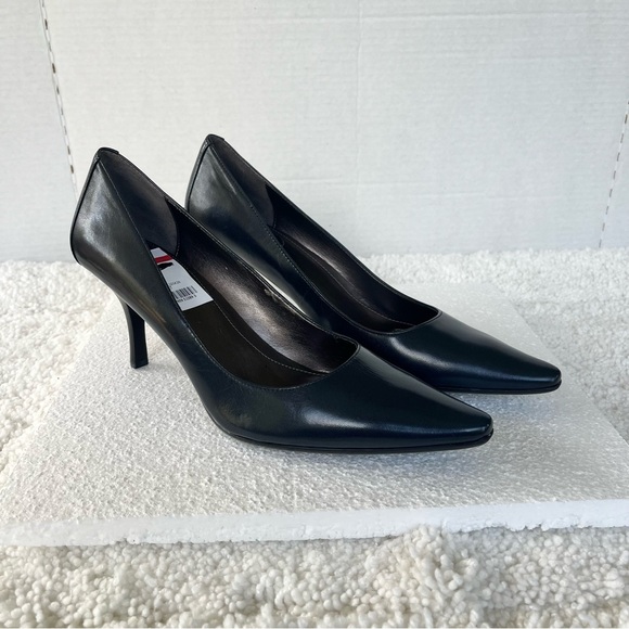 NIB Calvin Klein Women's 'Dolly Kidskin' Classic Formal Navy Blue Heels Size 10M - Picture 1 of 10